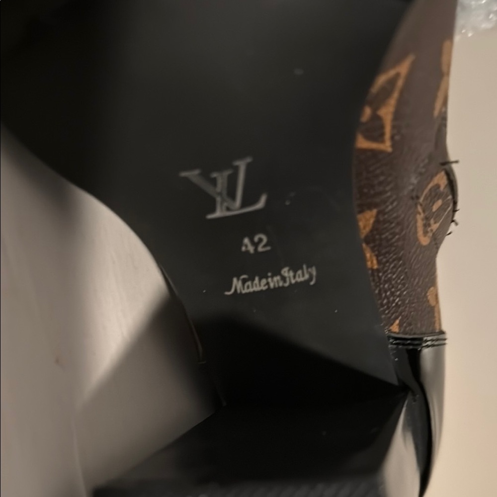 Louis Vuitton Black and Brown Heeled Boots with Monogram - Picture 5 of 5